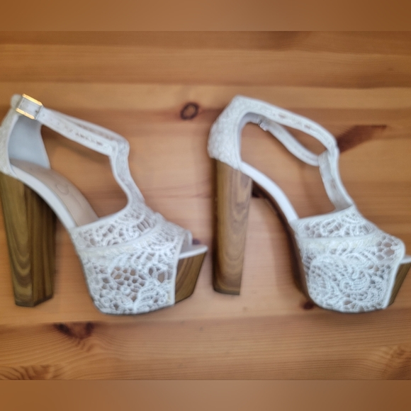 Jessica Simpson Lace Platforms ~ 7 - Picture 4 of 11